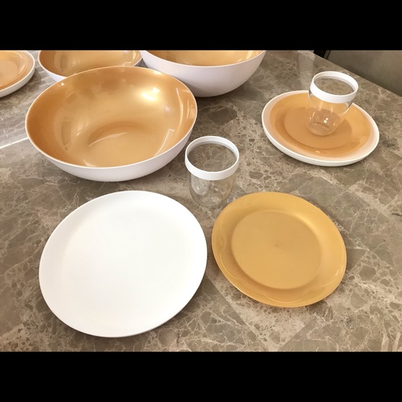Tupperware Gold Chic Dining Set - Picture 3 of 8